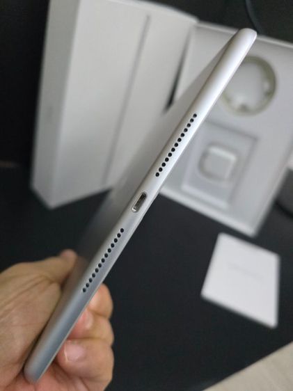 iPad Gen 7 32 GB WiFi สีเงิน อุปกรณ์ครบกล่องสภาพสวย รูปที่ 6