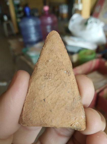 พระเนื้อดินพิมพ์ใหญ่(พระพิมพ์พระสมเด็จนางพญานั่งบนฐานบัวหลังเรียบ(ไม่ทราบพระเกจิที่สร้าง)(พระใหม่)(050402))พระบ้านพระเครื่องรางของมงคล รูปที่ 18