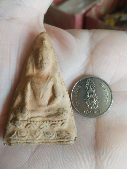 พระเนื้อดินพิมพ์ใหญ่(พระพิมพ์พระสมเด็จนางพญานั่งบนฐานบัวหลังเรียบ(ไม่ทราบพระเกจิที่สร้าง)(พระใหม่)(050402))พระบ้านพระเครื่องรางของมงคล รูปที่ 8