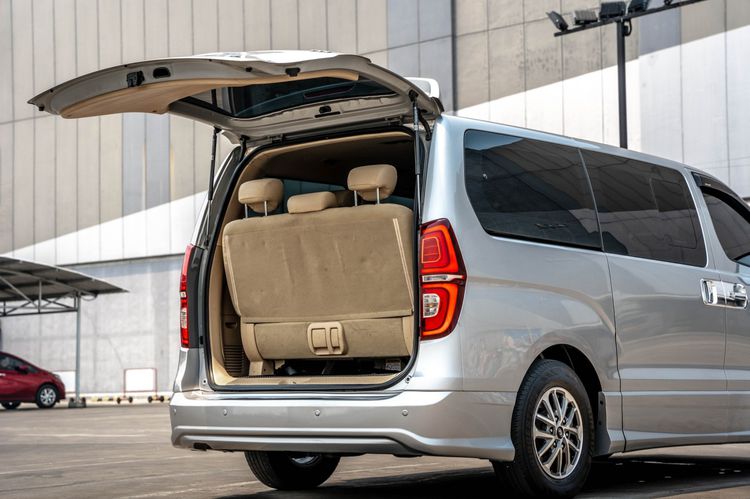 Hyundai H-1  2019 2.5 Elite Plus Van ดีเซล ไม่ติดแก๊ส เกียร์อัตโนมัติ บรอนซ์เงิน รูปที่ 4