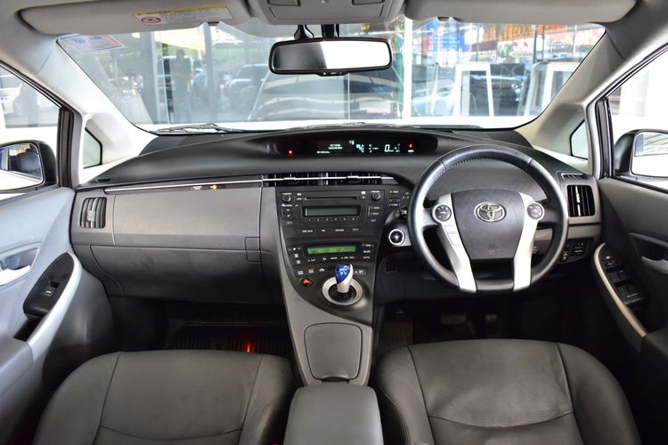 Toyota Prius 2011 1.8 Hybrid Sedan ไฮบริด ไม่ติดแก๊ส เกียร์อัตโนมัติ ขาว รูปที่ 4