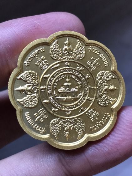 เหรียญ องค์พ่อ จตุคามรามเทพ รุ่น หลักเมืองพุทธาคมเขาอ้อ พ.ศ.๒๕๔๙ กะไหล่อทอง ลงยาดำ ๒ โค๊ต สวย กล่องเดิมครับ รูปที่ 2