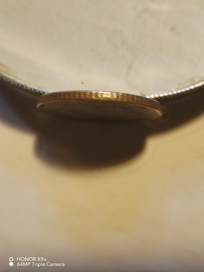 เหรียญ​ห้า​บาท​รัชกาล​ที่​๙​ปี​2553ผ่าน​การ​ใช้​ รูปที่ 3