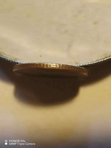 เหรียญ​ห้า​บาท​รัชกาล​ที่​๙​ปี​2553ผ่าน​การ​ใช้​ รูปที่ 5