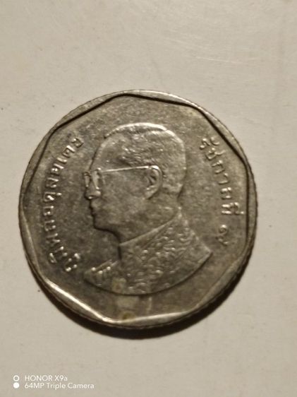 เหรียญ​ห้า​บาท​รัชกาล​ที่​๙​ปี​2551ผ่าน​การ​ใช้​ รูปที่ 6