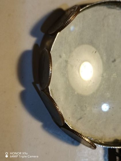 เหรียญ​ห้า​บาท​รัชกาล​ที่​๙​ปี​2551ผ่าน​การ​ใช้​ รูปที่ 10