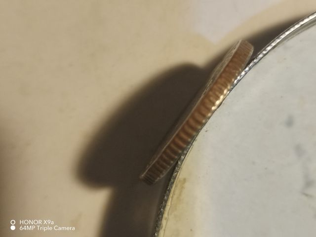 เหรียญ​ห้า​บาท​รัชกาล​ที่​๙​ปี​2551ผ่าน​การ​ใช้​ รูปที่ 11