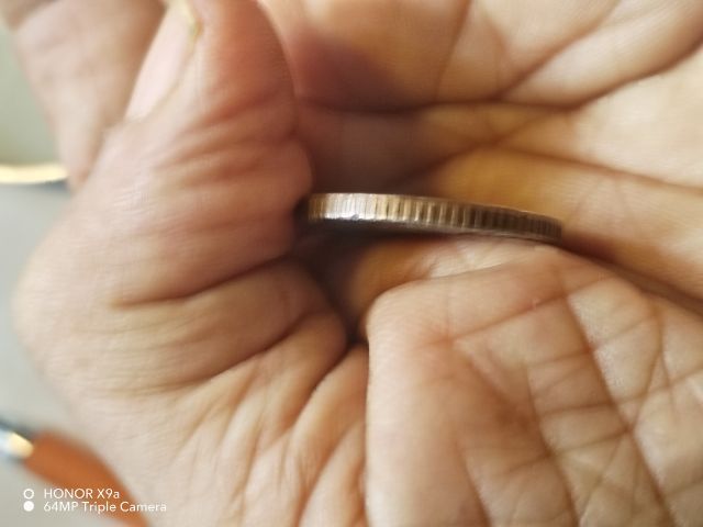 เหรียญ​ห้า​บาท​รัชกาล​ที่​๙​ปี​2548ผ่าน​การ​ใช้​ รูปที่ 5