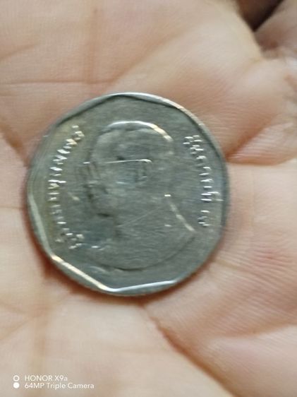 เหรียญ​ห้า​บาท​รัชกาล​ที่​๙​ปี​2560ผ่าน​การ​ใช้​ รูปที่ 3