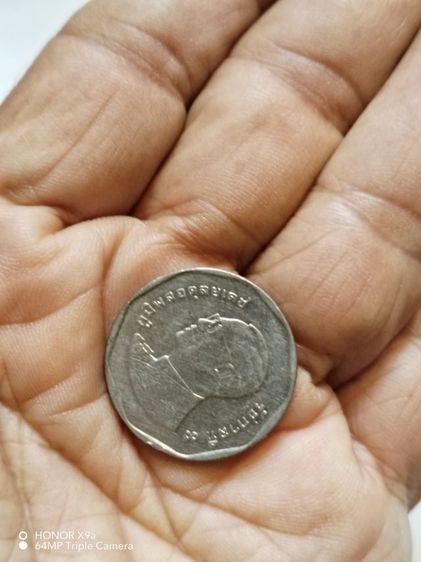 เหรียญ​ห้า​บาท​รัชกาล​ที่​๙​ปี​2554ผ่าน​การ​ใช้​ รูปที่ 3