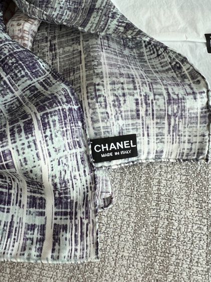 Chanel scarf แท้💯 ผ้าพันคอ Chanel silk100 เปอร์เซ็นต์ รูปที่ 8
