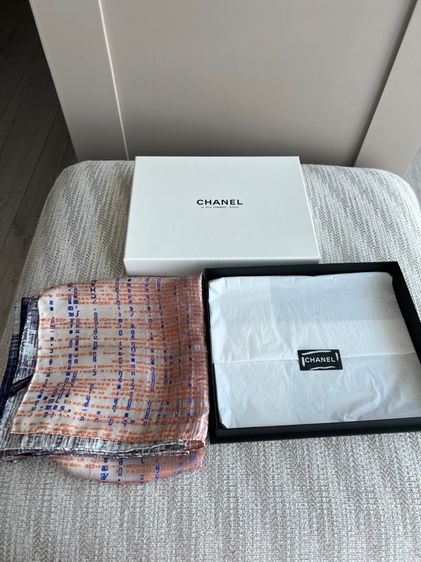 Chanel scarf แท้💯 ผ้าพันคอ Chanel silk100 เปอร์เซ็นต์ รูปที่ 2