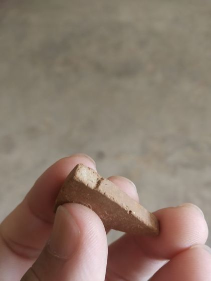 พระเนื้อดินเผา(พระรูปเหมือนพระหลวงพ่อพรหม(วัดช่องแค)(รูปทรงระฆัง)(จังหวัดนครสวรรค์)(หลังยันต์มะอะอุ)(พระชำรุด))พระบ้านพระเครื่องรางของมงคล รูปที่ 13