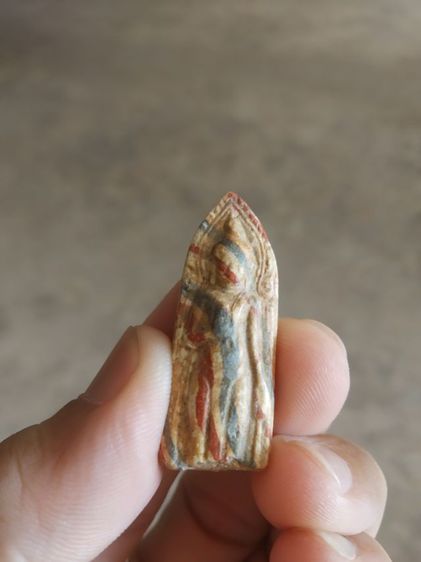 พระเนื้อผงน้ำมันสายรุ้ง(พระพิมพ์พระร่วงยืน(วัดดงบ้านกร่าง)(องค์พระมีแค่สามส่วน)(ขอคนที่รับได้)(จังหวัดสิงห์บุรี))พระบ้านพระเครื่องรางของมงคล รูปที่ 10