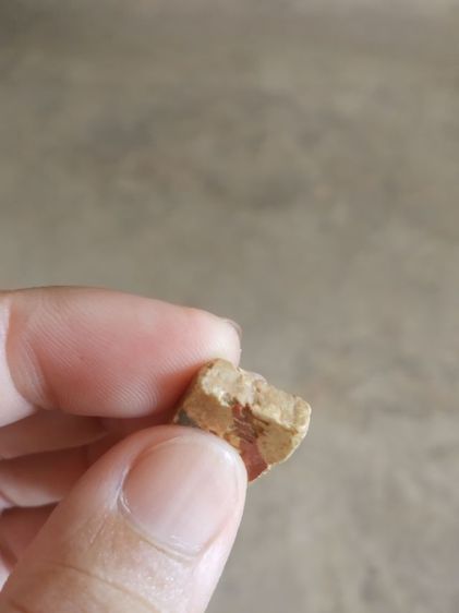 พระเนื้อผงน้ำมันสายรุ้ง(พระพิมพ์พระร่วงยืน(วัดดงบ้านกร่าง)(องค์พระมีแค่สามส่วน)(ขอคนที่รับได้)(จังหวัดสิงห์บุรี))พระบ้านพระเครื่องรางของมงคล รูปที่ 15