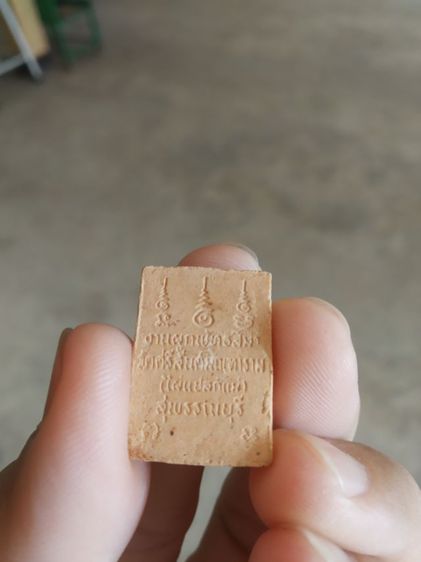 พระเนื้อผงพิมพ์เล็ก(พระพิมพ์พระพุทธชินราช(พระครูสมชายฐิตธัมโม)(วัดศรีสันต์ฑารามหรือวัดไผ่แปลกแม่)(จังหวัดสุพรรณบุรี))พระเครื่องรางของมงคล รูปที่ 3