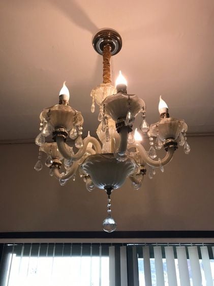 โคมไฟระย้าหรู สร้างบรรยาศในบ้านสวย ขายถูกซื้อมาแพง