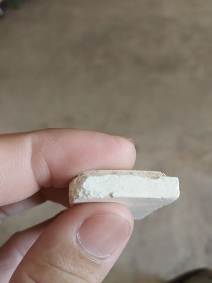 พระเครื่องเนื้อผงผสมว่าน(พระพิมพ์พระหลวงพ่อทองคำหลังเรียบ(มีตำหนิแตกหักตรงขอบ)(ไม่ทราบพระเกจิที่สร้าง))พระบ้านพระเครื่องรางของมงคล รูปที่ 15