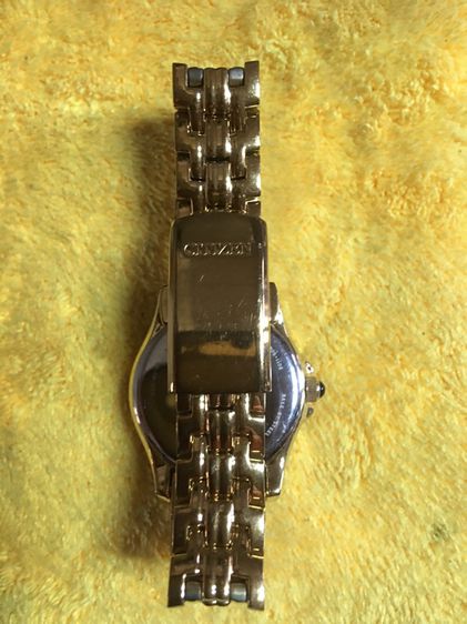 นาฬิกาหญิงยี่ห้อ CITlZEN หน้ามุกสภาพสวยแท้ รูปที่ 2