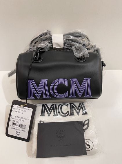 พร้อมส่ง 🔥Sale 7999🔥 ถูกมากแม๊ ปกติราคาช็อปไทนต้องมี 27000++ จ้า MCM Boston Bag In Chain Leather น้องหมอนมินิ สีดำ สวยคลาสสิค สะพายได้ทุกโ รูปที่ 5