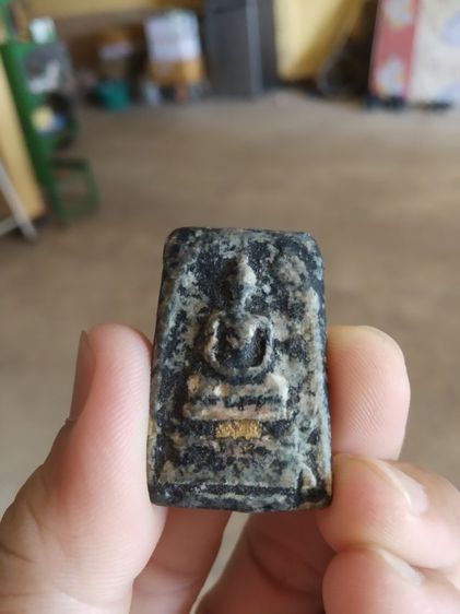 พระเนื้อผงผสมว่าน(พระพิมพ์พระสมเด็จหลังเรียบเนื้อออกสีดำปนขาว(080403)(ไม่ทราบพระเกจิที่สร้าง)(ไม่ทราบอายุ))พระบ้านพระเครื่องรางของมงคล รูปที่ 4