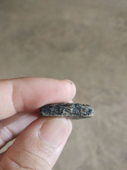 พระเนื้อผงผสมว่าน(พระพิมพ์พระสมเด็จหลังเรียบเนื้อออกสีดำปนขาว(080403)(ไม่ทราบพระเกจิที่สร้าง)(ไม่ทราบอายุ))พระบ้านพระเครื่องรางของมงคล รูปที่ 9