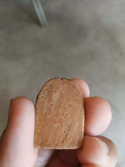 พระเนื้อดินเผา(พระพิมพ์พระซุ้มกอหลังเรียบเนื้อออกสีแดงส้ม(080471)(ไม่ทราบอายุและรุ่น)(ไม่ทราบพระเกจิที่สร้าง))พระบ้านพระเครื่องรางของมงคล รูปที่ 8