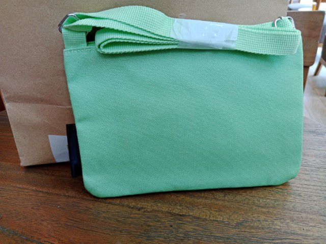 กระเป๋าสะพายสตาร์บัคส์ Fresh Green สินค้าใหม่ มือ1 ส่งฟรี รูปที่ 6