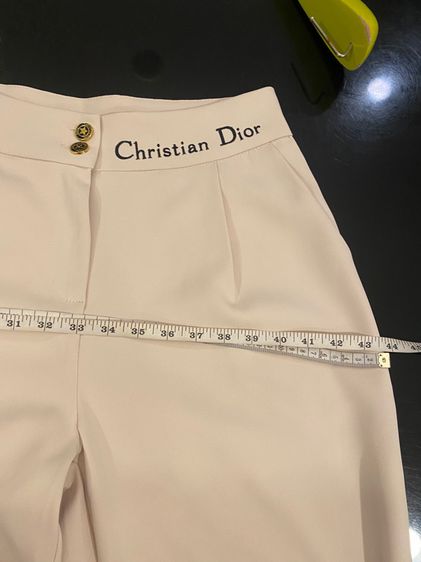 คริสเตียนดิออร์ ชุดเสื้อกางเกง (ติดจองค่ะ)ทรงสวย สีครีม สภาพใหม่เอี่ยม เนื้อผ้าดีมาก กระดุมครบทุกเม็ด  รูปที่ 13