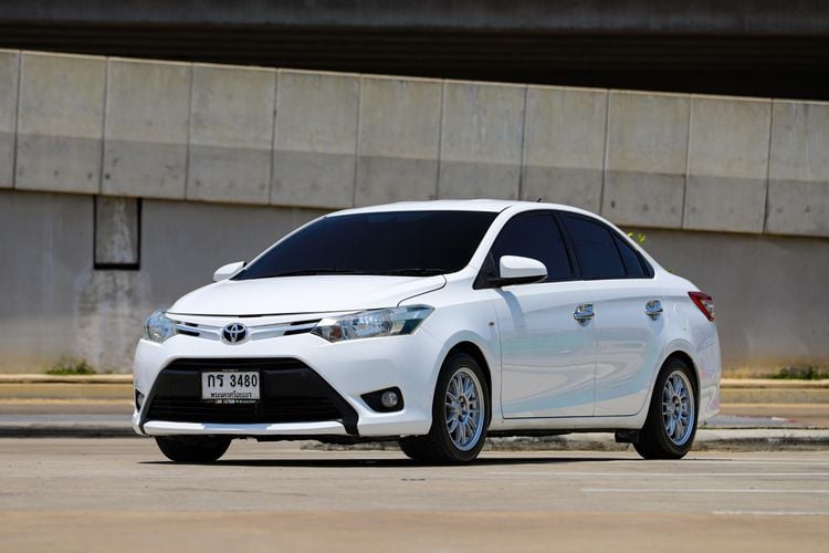 Toyota Vios 2015 1.5 J Sedan เบนซิน ไม่ติดแก๊ส เกียร์อัตโนมัติ ขาว รูปที่ 1