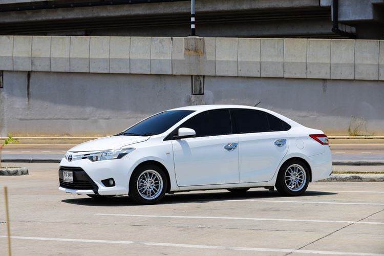 Toyota Vios 2015 1.5 J Sedan เบนซิน ไม่ติดแก๊ส เกียร์อัตโนมัติ ขาว รูปที่ 2