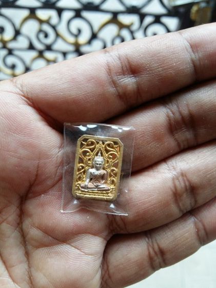 เหรียญหลวงพ่อพระพุทธโสธรเม็ดแตง เนื้ออัลปาก้า ปี พ.ศ.2525
สภาพสวยเดิมๆผิวหิ้งแห้ง เจ้าของเก็บสะสมไว้อย่างดี รูปที่ 6