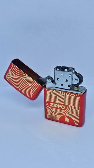 พร้อมใช้ ZIPPO Metellic Red Laser Engrave Vintage รูปที่ 9