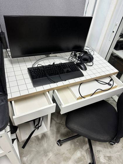 ขายโต๊ะทำงาน IKEA พร้อมเก้าอี้ รูปที่ 3