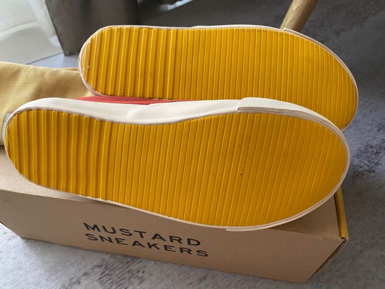 Mustard Sneakers Slip On Orange เบอร์ 37  ขาย 690 จากราคา 1,790  สีส้มสดเหมาะกับหน้าร้อนนี้ที่สุด 😎 IWearMustard รูปที่ 3