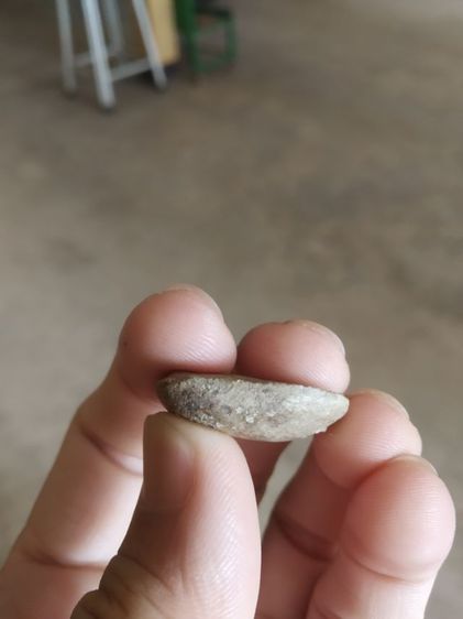 พระเนื้อดินผสมผงพิมพ์เล็ก(พระพิมพ์พระสมเด็จปิลันทน์หลังเรียบเนื้อออกสีเทาเล็กน้อย(ไม่ทราบอายุ)(ไม่ทราบพระเกจิที่สร้าง100406))พระเครื่องมงคล รูปที่ 18