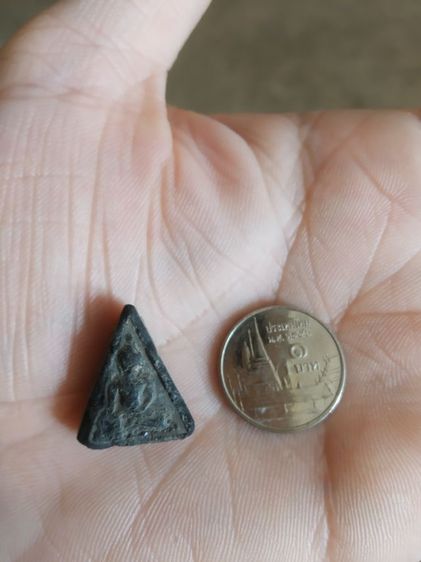 พระเนื้อว่านดำผสมผงพิมพ์เล็ก(พระพิมพ์พระนางพญาเนื้อดำหลังเรียบ(100407)(ไม่ทราบพระเกจิที่สร้าง))พระบ้านพระเครื่องรางของมงคล รูปที่ 4