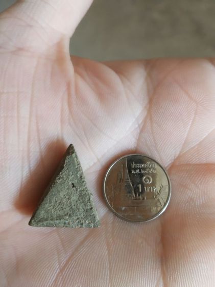 พระเนื้อว่านดำผสมผงพิมพ์เล็ก(พระพิมพ์พระนางพญานั่งบนฐานหลังเรียบ(100409)(ไม่ทราบพระเกจิที่สร้าง))พระบ้านพระเครื่องรางของมงคล รูปที่ 8