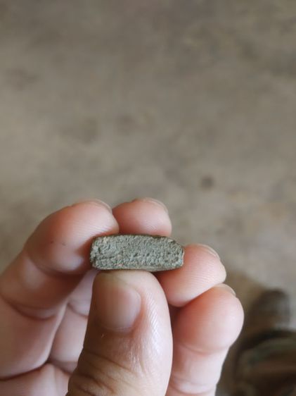 พระเนื้อว่านดำผสมผงพิมพ์เล็ก(พระพิมพ์พระนางพญานั่งบนฐานหลังเรียบ(100409)(ไม่ทราบพระเกจิที่สร้าง))พระบ้านพระเครื่องรางของมงคล รูปที่ 17