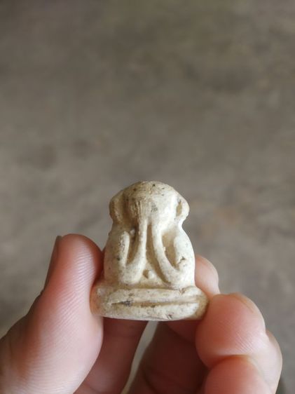 พระเนื้อว่านผสมผง(พระพิมพ์พระปิดตาหลังไม่ค่อยสวย(100411)(ไม่ทราบพระเกจิที่สร้าง)(ไม่ทราบอายุ)(เนื้อออกสีขาว))พระบ้านพระเครื่องรางของมงคล รูปที่ 4