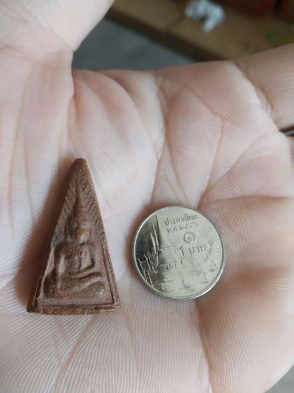 พระเนื้อดินผสมผงพิมพ์เล็ก(พระพิมพ์พระนางพญาเกศสูงหลังเรียบ(เนื้อออกสีน้ำตาลเข้ม)(100412)(ไม่ทราบพระเกจิที่สร้าง))พระเครื่องรางของมงคล รูปที่ 3