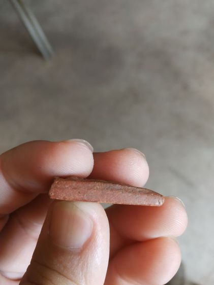 พระเนื้อดินผสมผงพิมพ์เล็ก(พระพิมพ์พระนางพญาเกศสูงหลังเรียบ(เนื้อออกสีน้ำตาลเข้ม)(100412)(ไม่ทราบพระเกจิที่สร้าง))พระเครื่องรางของมงคล รูปที่ 9