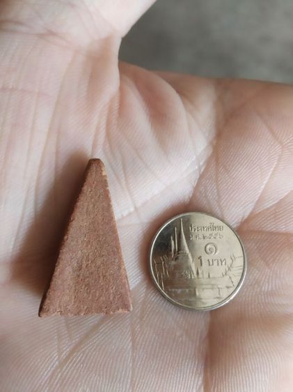 พระเนื้อดินผสมผงพิมพ์เล็ก(พระพิมพ์พระนางพญาเกศสูงหลังเรียบ(เนื้อออกสีน้ำตาลเข้ม)(100412)(ไม่ทราบพระเกจิที่สร้าง))พระเครื่องรางของมงคล รูปที่ 8