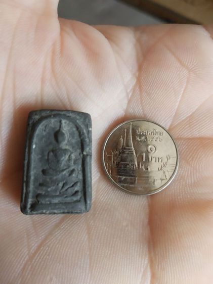 พระเนื้อว่านดำผสมผง(พระพิมพ์พระสมเด็จพิมพ์เล็กหลังเรียบ(สภาพไม่สวย)(100413)(ไม่ทราบพระเกจิที่สร้าง))พระบ้านพระเครื่องรางของมงคล รูปที่ 3