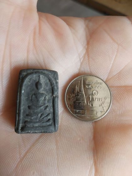 พระเนื้อว่านดำผสมผง(พระพิมพ์พระสมเด็จพิมพ์เล็กหลังเรียบ(สภาพไม่สวย)(100413)(ไม่ทราบพระเกจิที่สร้าง))พระบ้านพระเครื่องรางของมงคล รูปที่ 5