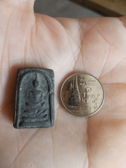 พระเนื้อว่านดำผสมผง(พระพิมพ์พระสมเด็จพิมพ์เล็กหลังเรียบ(สภาพไม่สวย)(100413)(ไม่ทราบพระเกจิที่สร้าง))พระบ้านพระเครื่องรางของมงคล รูปที่ 2