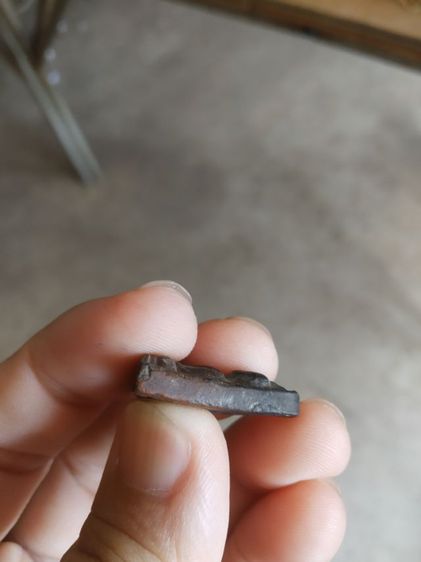 พระเนื้อดินผสมผงใบลานพิมพ์เล็ก(พระพิมพ์พระนางพญาเนื้อออกสีดำหลังเรียบ(ไม่ค่อยสวย)(100414)(ไม่ทราบพระเกจิที่สร้าง))พระเครื่องรางของมงคล รูปที่ 16