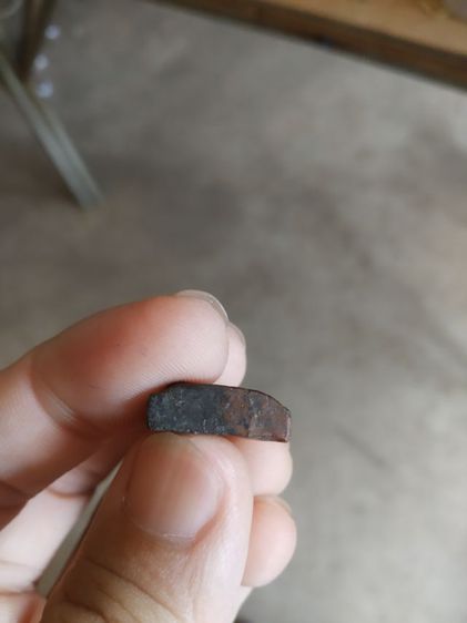 พระเนื้อดินผสมผงใบลานพิมพ์เล็ก(พระพิมพ์พระนางพญาเนื้อออกสีดำหลังเรียบ(ไม่ค่อยสวย)(100414)(ไม่ทราบพระเกจิที่สร้าง))พระเครื่องรางของมงคล รูปที่ 17