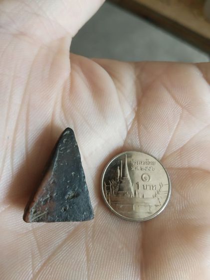 พระเนื้อดินผสมผงใบลานพิมพ์เล็ก(พระพิมพ์พระนางพญาเนื้อออกสีดำหลังเรียบ(ไม่ค่อยสวย)(100414)(ไม่ทราบพระเกจิที่สร้าง))พระเครื่องรางของมงคล รูปที่ 6