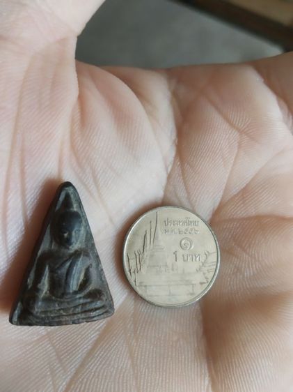 พระเนื้อดินผสมผงใบลานพิมพ์เล็ก(พระพิมพ์พระนางพญาเนื้อออกสีดำหลังเรียบ(ไม่ค่อยสวย)(100414)(ไม่ทราบพระเกจิที่สร้าง))พระเครื่องรางของมงคล รูปที่ 2
